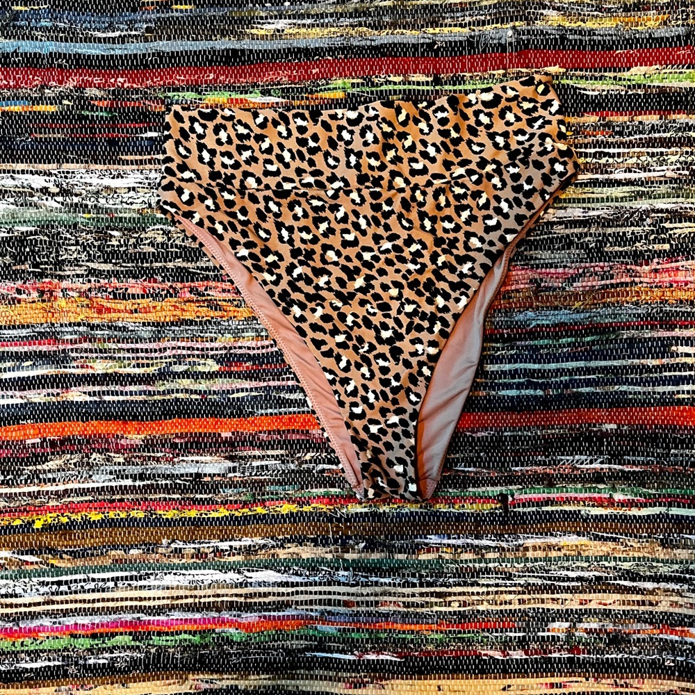 Cheetah print bottoms size:L